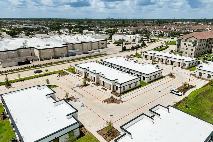 More Photos Of 5501 Cabrera Dr, Sugar Land Unknown For Lease