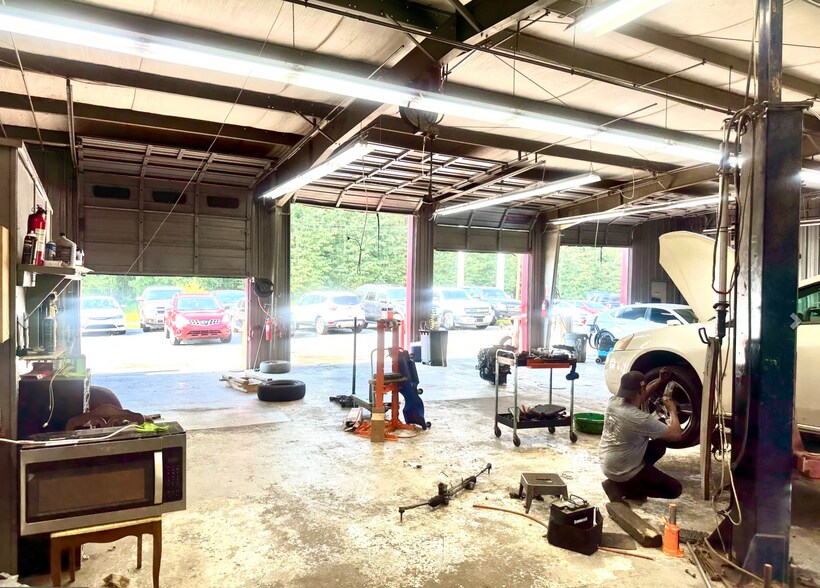 More Photos Of 2342 North Expressway, Griffin Auto Repair For Sale