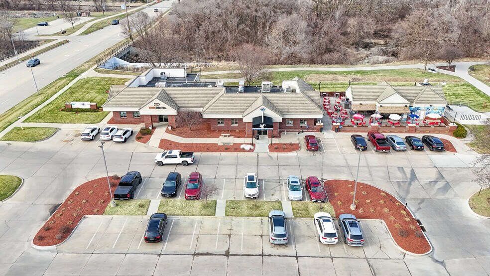 More Photos Of 245 50th St, West Des Moines Storefront For Sale