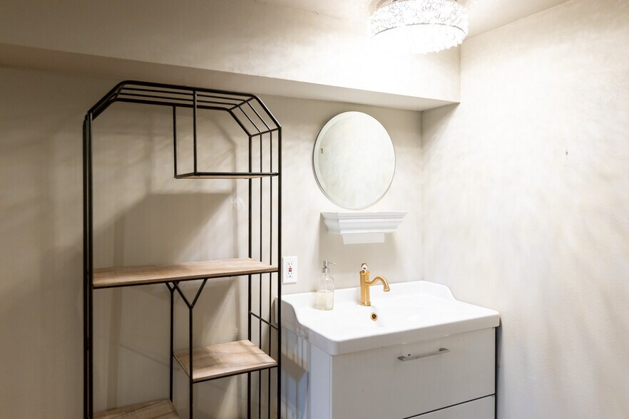 More Photos Of 1215 B St, Hood River Office For Sale