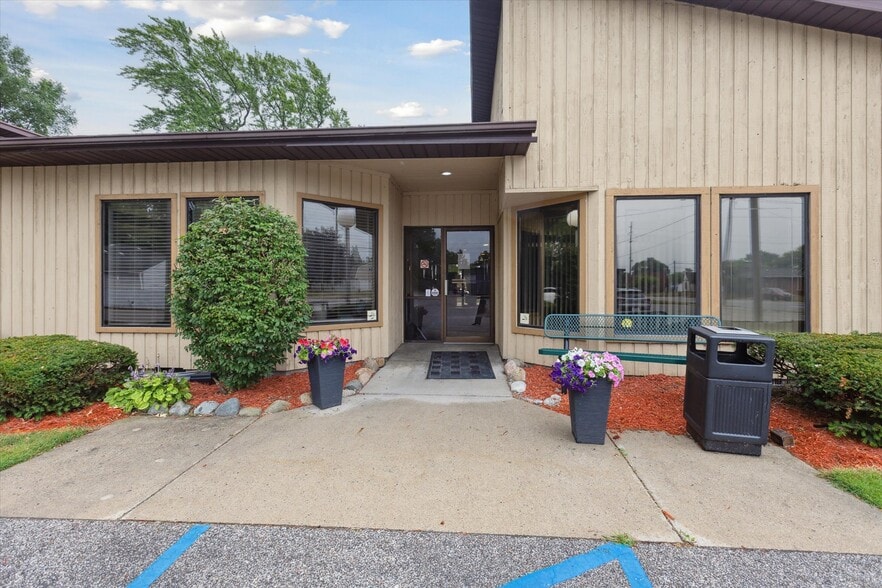 More Photos Of 615 S Euclid Ave, Bay City Medical For Sale