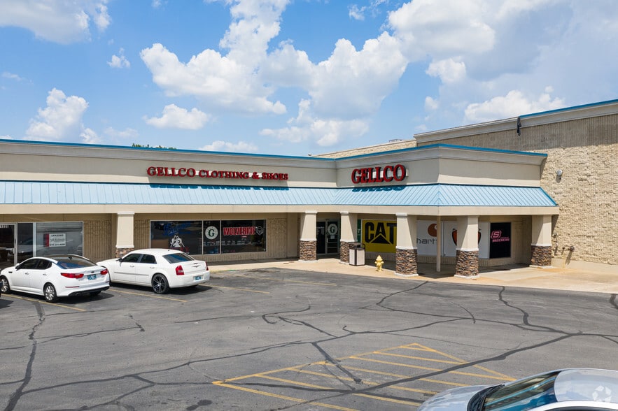 More Photos Of 11307 Garnett Rd, Tulsa Unknown For Lease