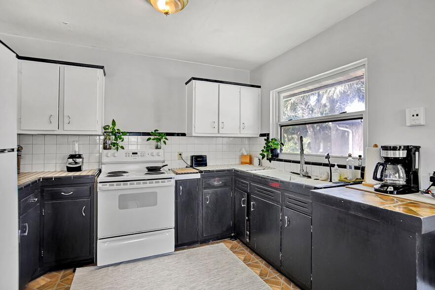 More Photos Of 205 11th Ave N, Jacksonville Beach Multifamily For Sale