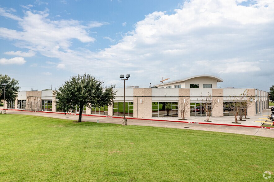 More Photos Of 1010 W Baker Rd, Baytown Medical For Lease