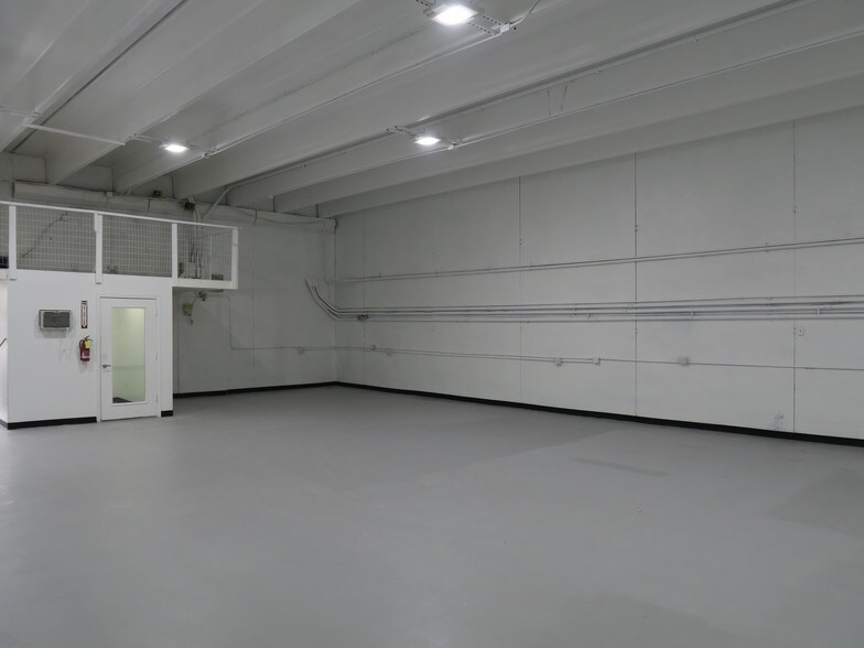 More Photos Of 5930 Star Ln, Houston General Retail For Lease