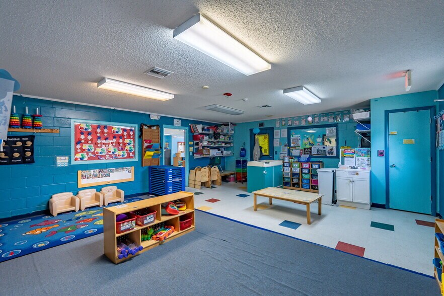 More Photos Of 522 NW Turner Rd, Lake City Daycare Center For Sale