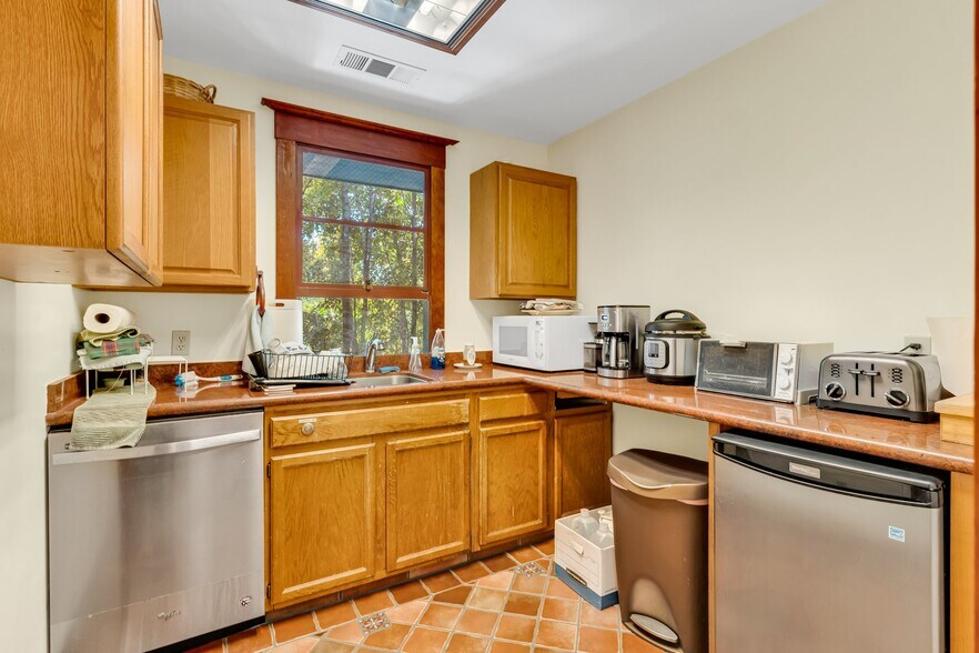 More Photos Of 1633 University Ave, Berkeley Office For Sale