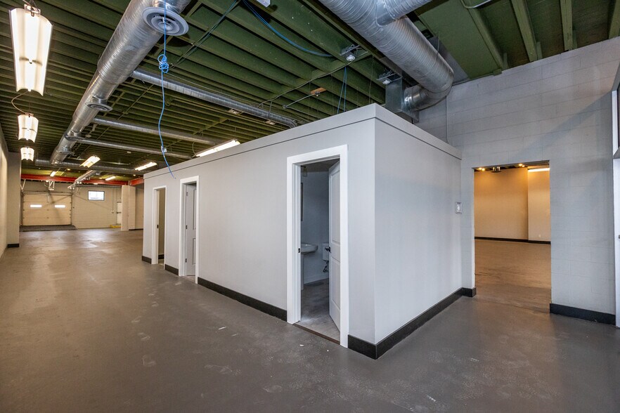 More Photos Of 1728 W 16th St, Indianapolis General Retail For Lease