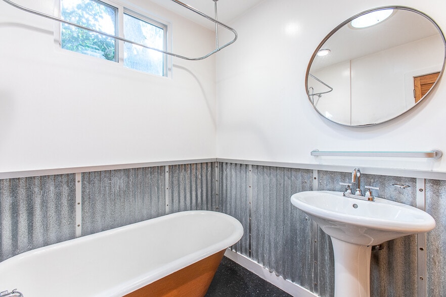 More Photos Of 2008-2020 Strongs Dr, Venice Apartments For Sale