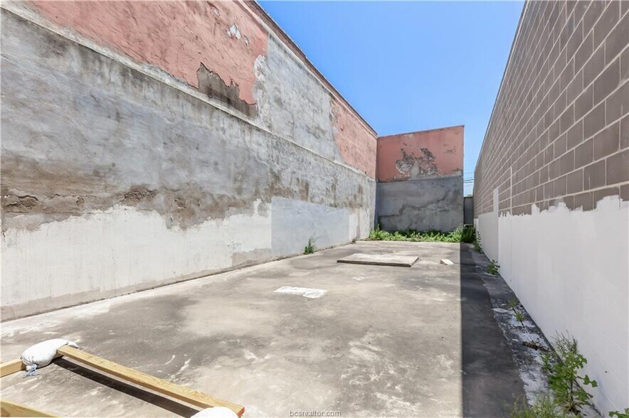 More Photos Of 209 North Main St, Bryan Land For Sale