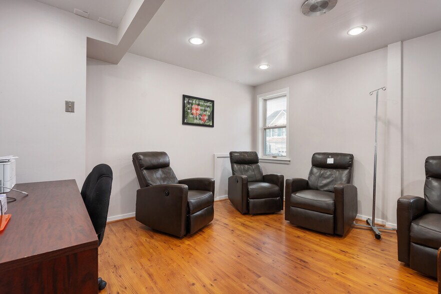 More Photos Of 207 Ridgely Ave, Annapolis Medical For Lease