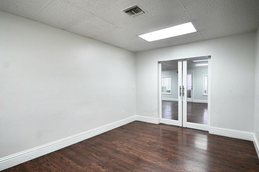 More Photos Of 2826 E Oakland Park Blvd, Fort Lauderdale Office For Sale