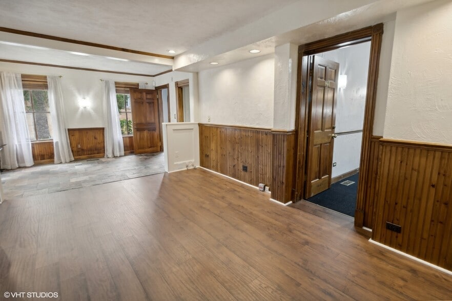 More Photos Of 438 N Hough St, Barrington Office For Sale