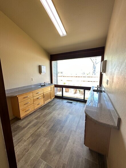 More Photos Of 496 East Ave, Lincoln Medical For Lease