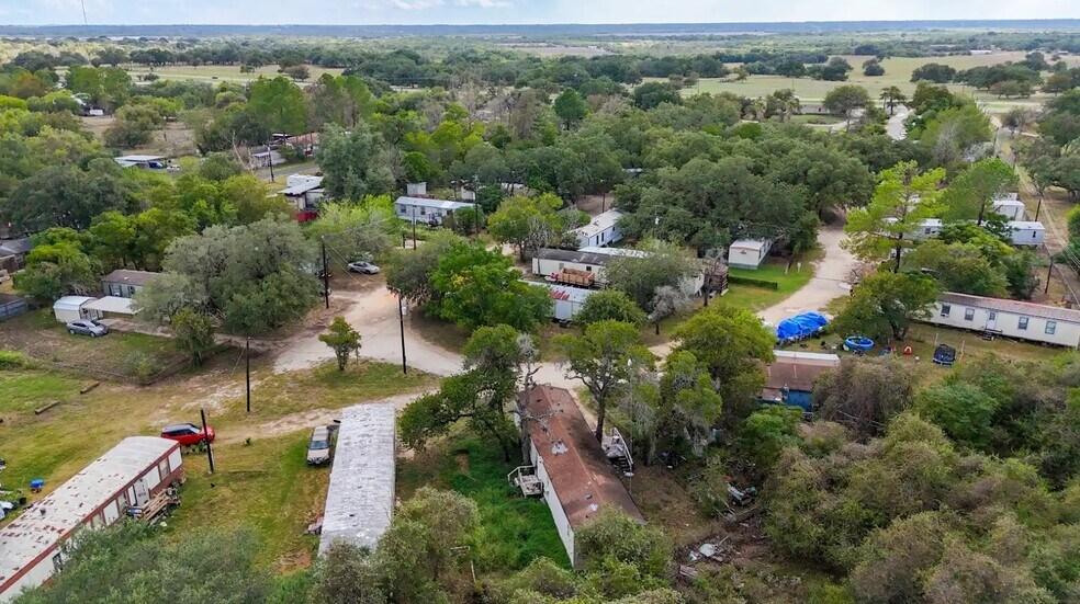 More Photos Of 102 Oak Ridge Dr, Floresville Trailer Camper Park For Sale