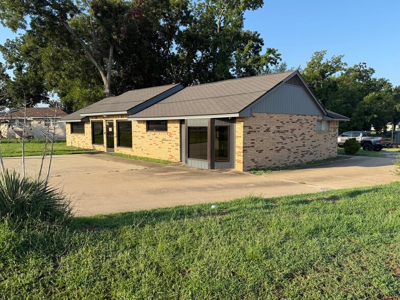 More Photos Of 8117 US Highway 69 N, Tyler Office For Lease