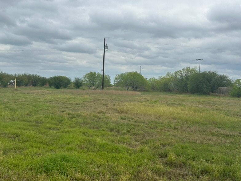 More Photos Of 800 W Fm 117, Dilley Warehouse For Lease