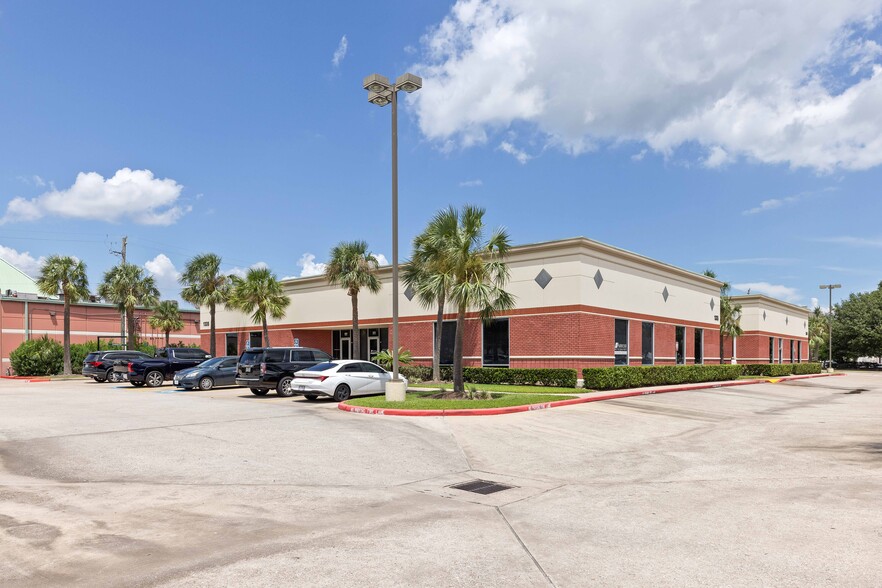 Primary Photo Of 1335 Space Park Dr, Houston Office For Lease