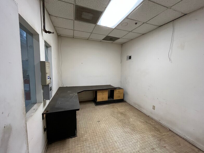 More Photos Of 9479 S Main St, Jonesboro Manufacturing For Lease