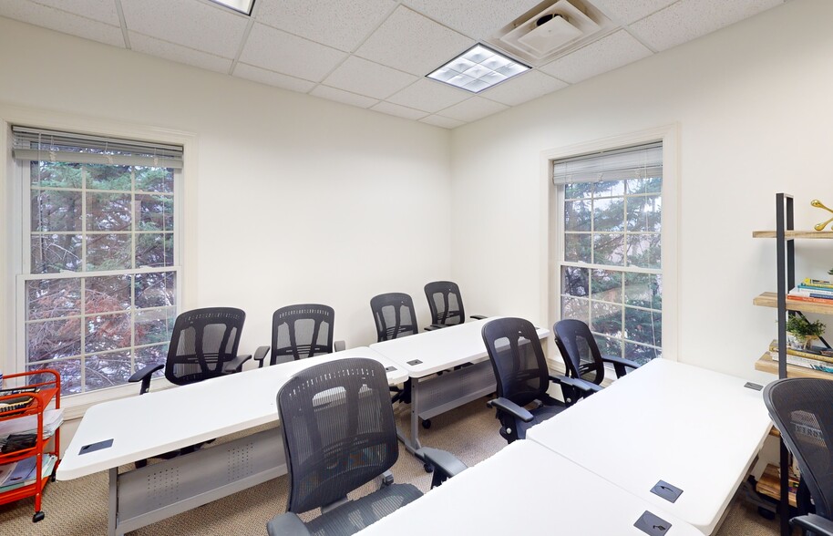 More Photos Of 192 Summerfield Ct, Troutville Office For Sale