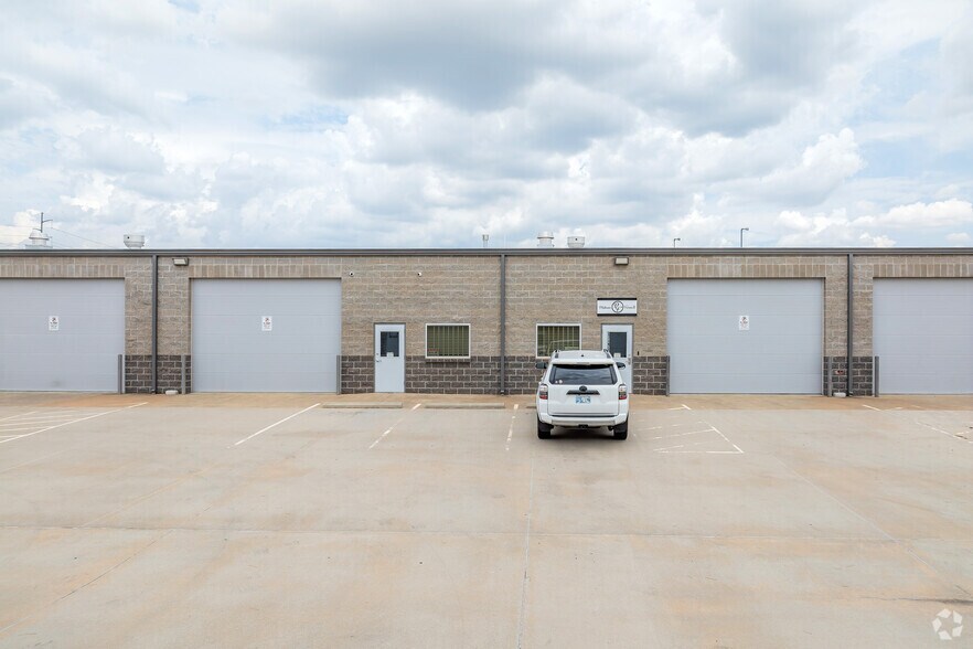 More Photos Of 7308 NW 164th St, Edmond Warehouse For Lease