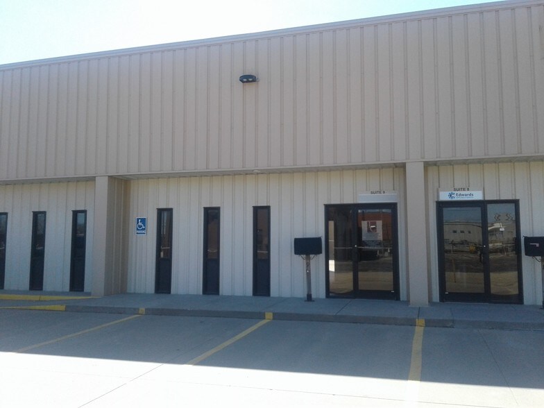 More Photos Of 1632 S West St, Wichita Warehouse For Lease