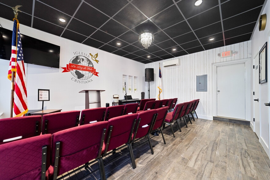 More Photos Of 2210 Wilma Rudolph Blvd, Clarksville Office For Lease