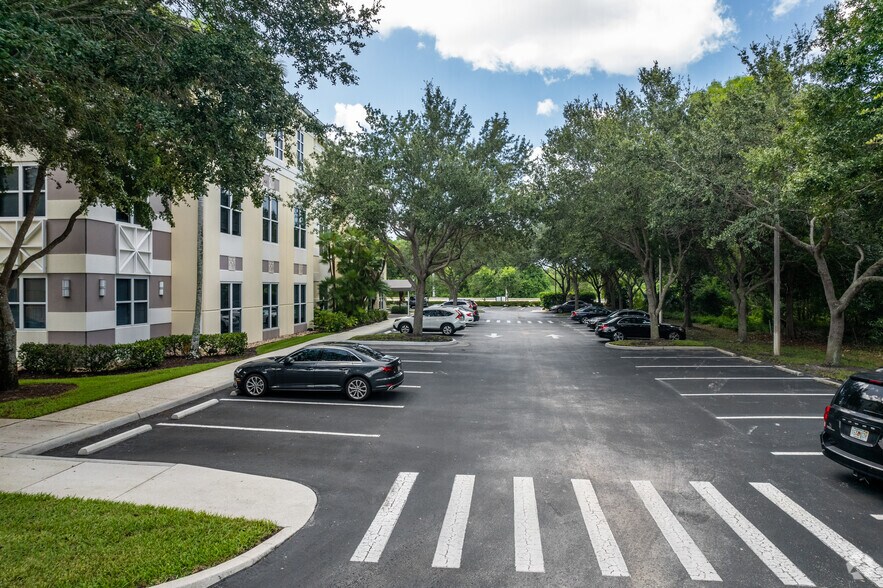 More Photos Of 1395 Panther Ln, Naples Office For Lease