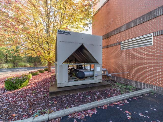 More Photos Of 10 Timberview Ln, Russell Medical For Sale