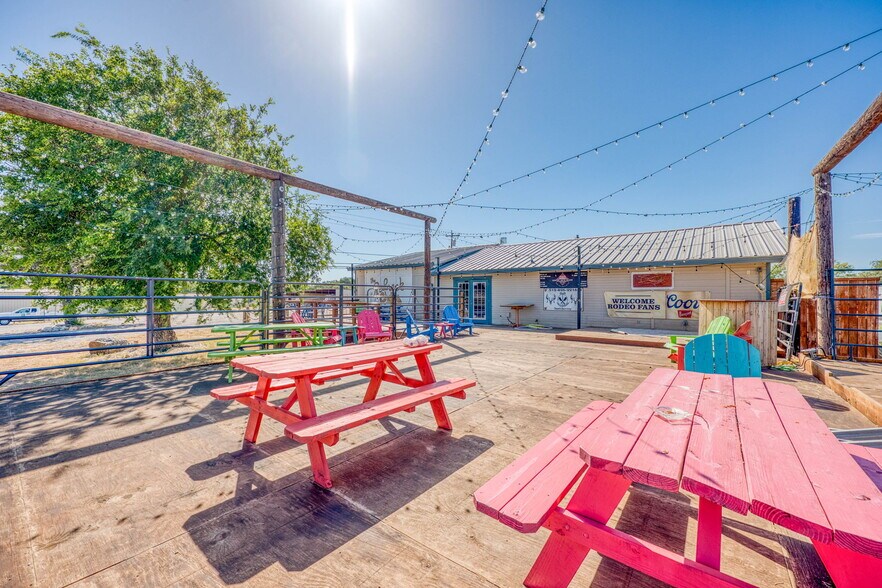 More Photos Of 106 Sunrise Dr, Sunrise Beach Restaurant For Sale