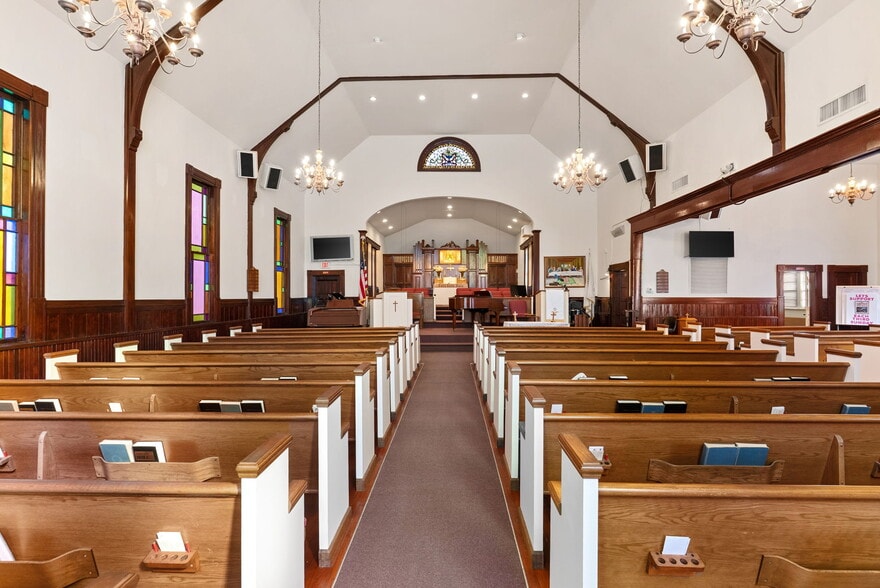 More Photos Of 201 W University Ave, Orange City Religious Facility For Sale