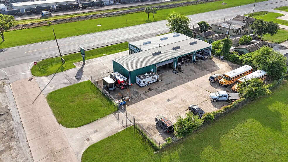 More Photos Of 502 Washington St, South Houston Warehouse For Sale