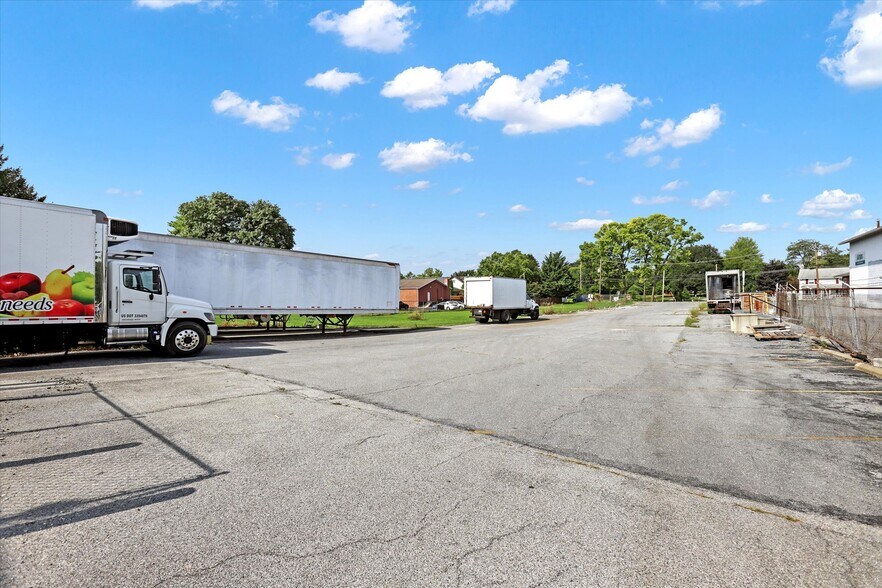 More Photos Of 457 E North St, Carlisle Flex For Sale