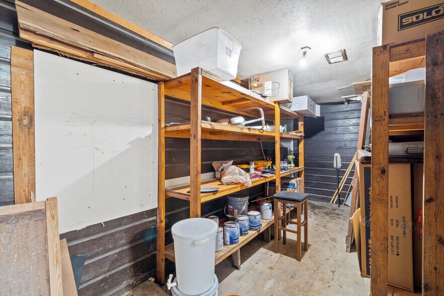 More Photos Of 110 W Bailey St, Ponder Restaurant For Sale