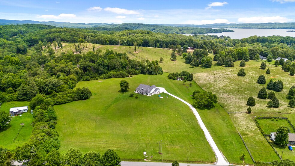 More Photos Of 419 Pin Hook Rd, Spring City Assisted Living For Sale