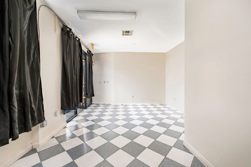 More Photos Of 825 W Gardena Blvd, Gardena Hotel For Lease