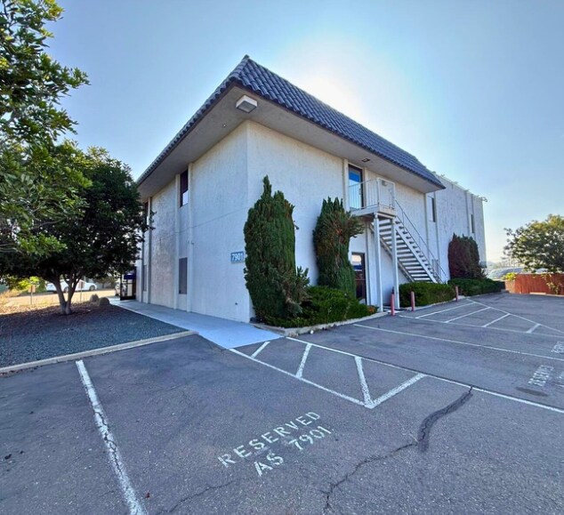 More Photos Of 7979-7989 Vickers St, San Diego Flex For Lease