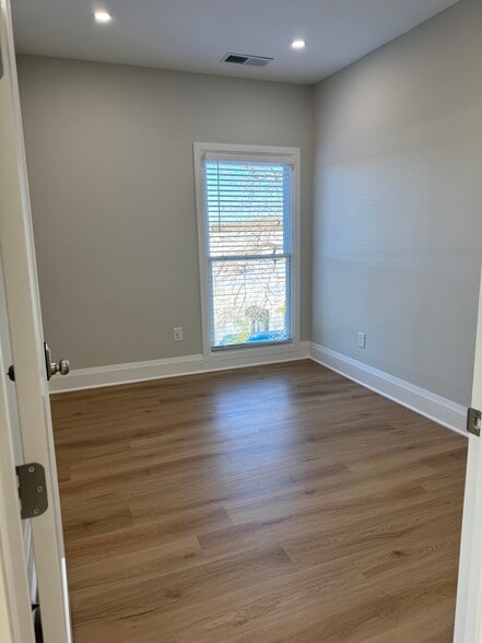 More Photos Of 610 Colonial Park Dr, Roswell Medical For Lease