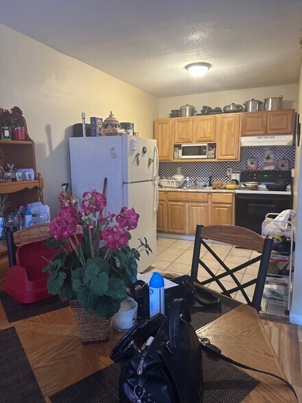 More Photos Of 32-34 Bedford St, Hartford Apartments For Sale