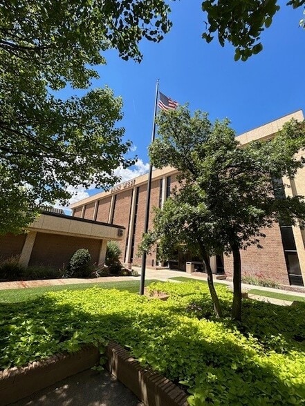 More Photos Of 7120 W Interstate 40, Amarillo Office For Lease