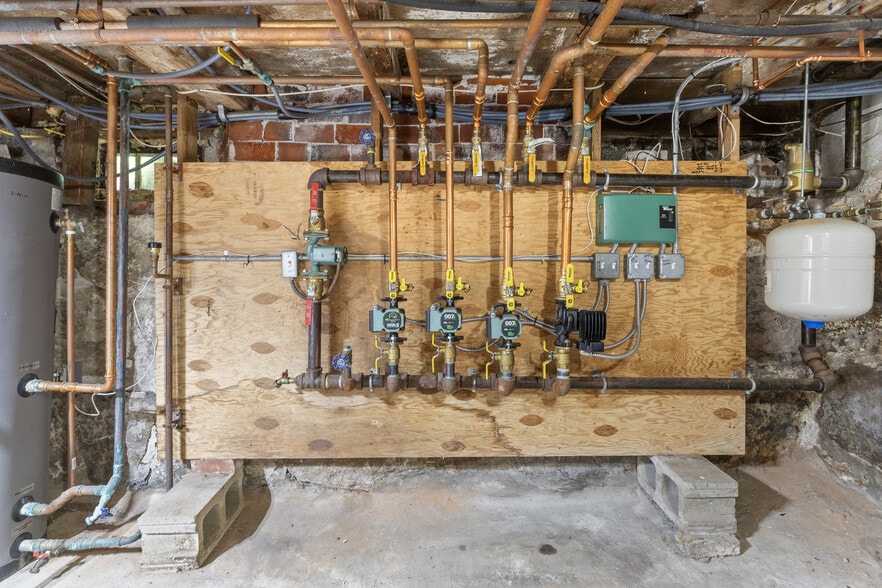 More Photos Of 7 Main St. St, Essex Apartments For Sale