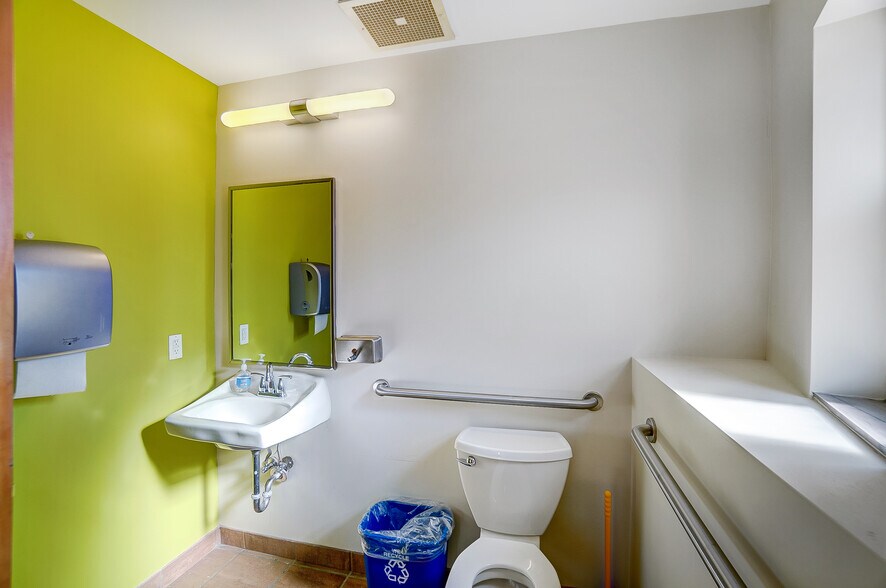 More Photos Of 3925-3927 Brotherton Rd, Cincinnati Office For Sale