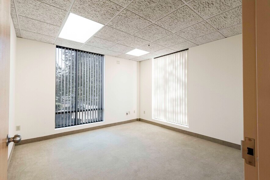 More Photos Of 333 North Ave, Wakefield Office For Lease