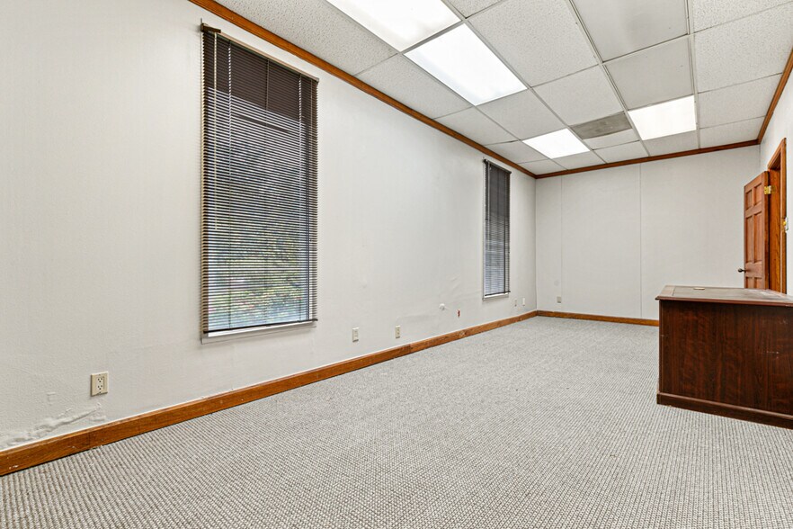 More Photos Of 1301 Northwest Hwy, Garland Office For Sale