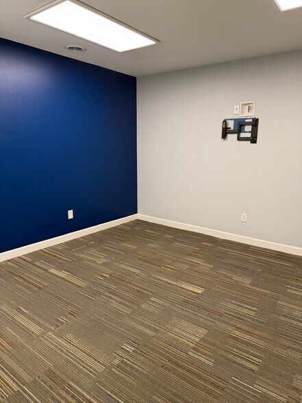 More Photos Of 38 Westwoods Dr, Liberty Office For Lease