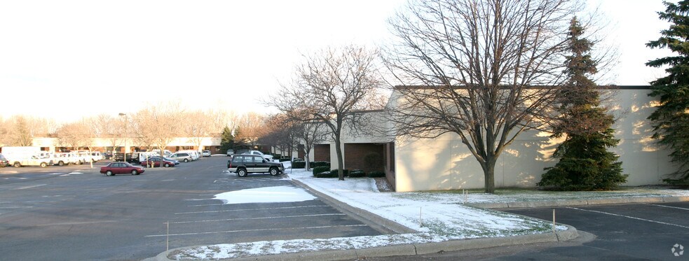 More Photos Of 622-676 Mendelssohn Ave N, Golden Valley Light Manufacturing For Lease