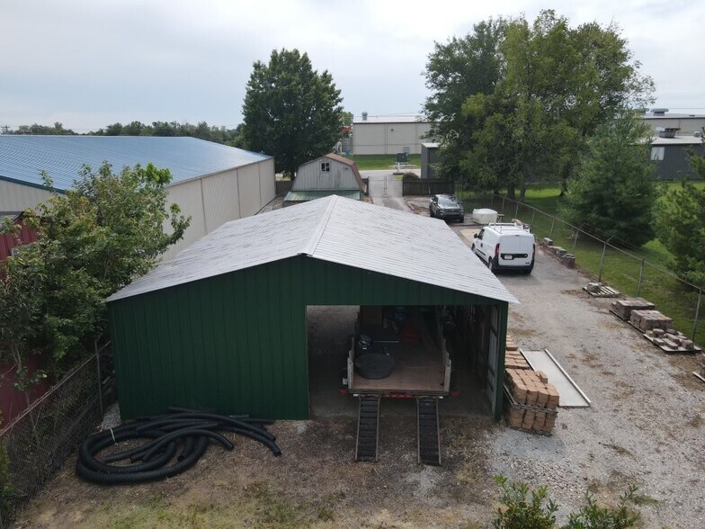 More Photos Of 910 Industrial Blvd, New Albany Flex For Sale