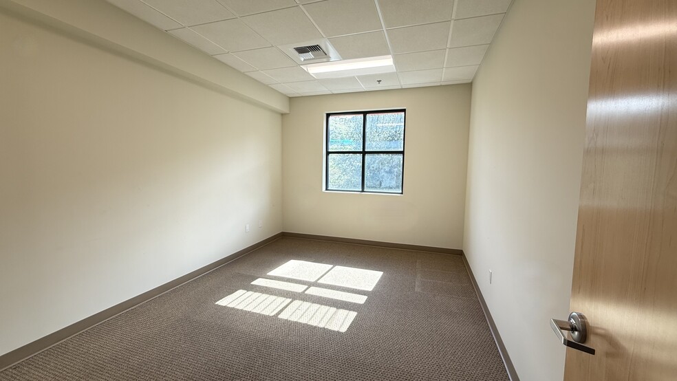 More Photos Of 29601-29607 Agoura Rd, Agoura Hills Unknown For Lease