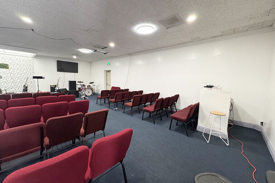 More Photos Of 8227 Van Nuys Blvd, Panorama City Storefront Retail Office For Lease