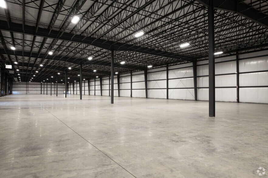 More Photos Of 113 Tabor Rd, Mechanicville Distribution For Sale